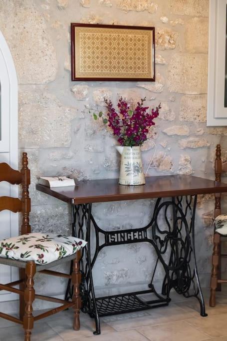 La Casa Di Bella A Tradional Stone House With Barbecue Villa Karia  Exterior photo