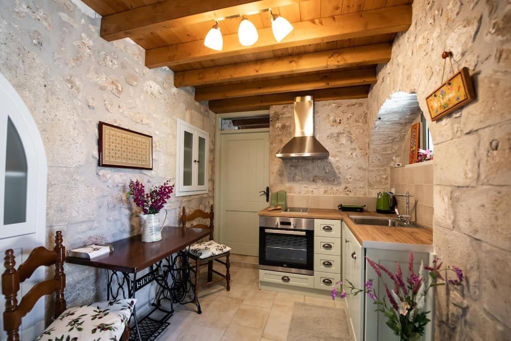 La Casa Di Bella A Tradional Stone House With Barbecue Villa Karia  Exterior photo